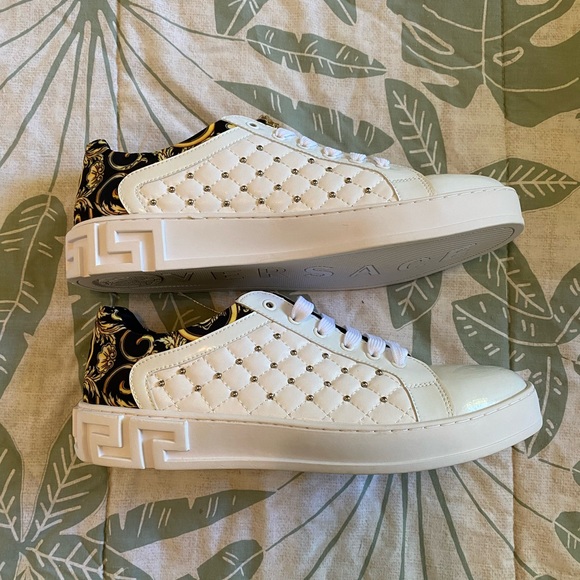 Imitation Versace Men’s Sneakers - Picture 3 of 4